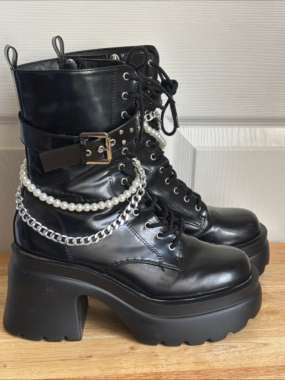 Black Platform Combat Boots Pearl Silver Chain Accent Size 8 womens chunky boots